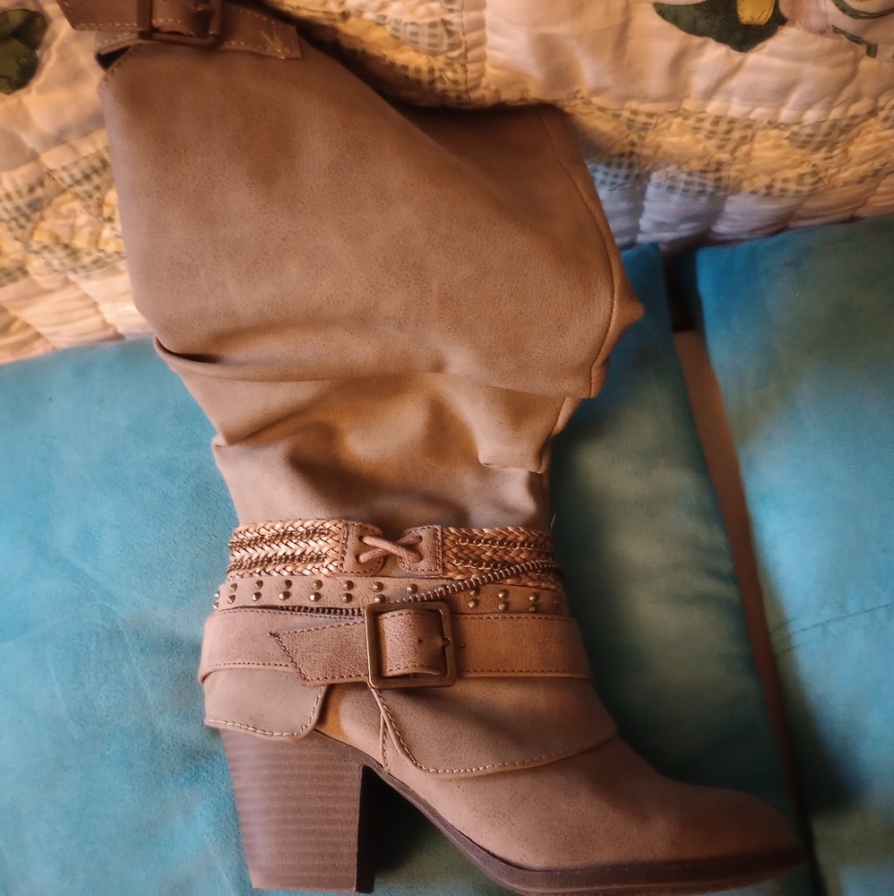 Boots size 7